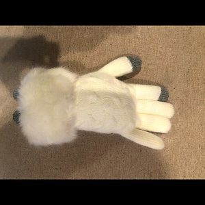White knit gloves with faux fur fringe